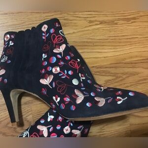 BODEN Bridgewater Ankle Boots Navy Suede Embroidered Heel Booties size 41 / 9.5